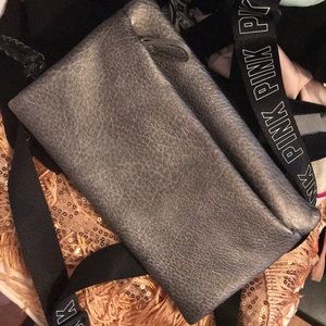 Buckle wallet/wristlet